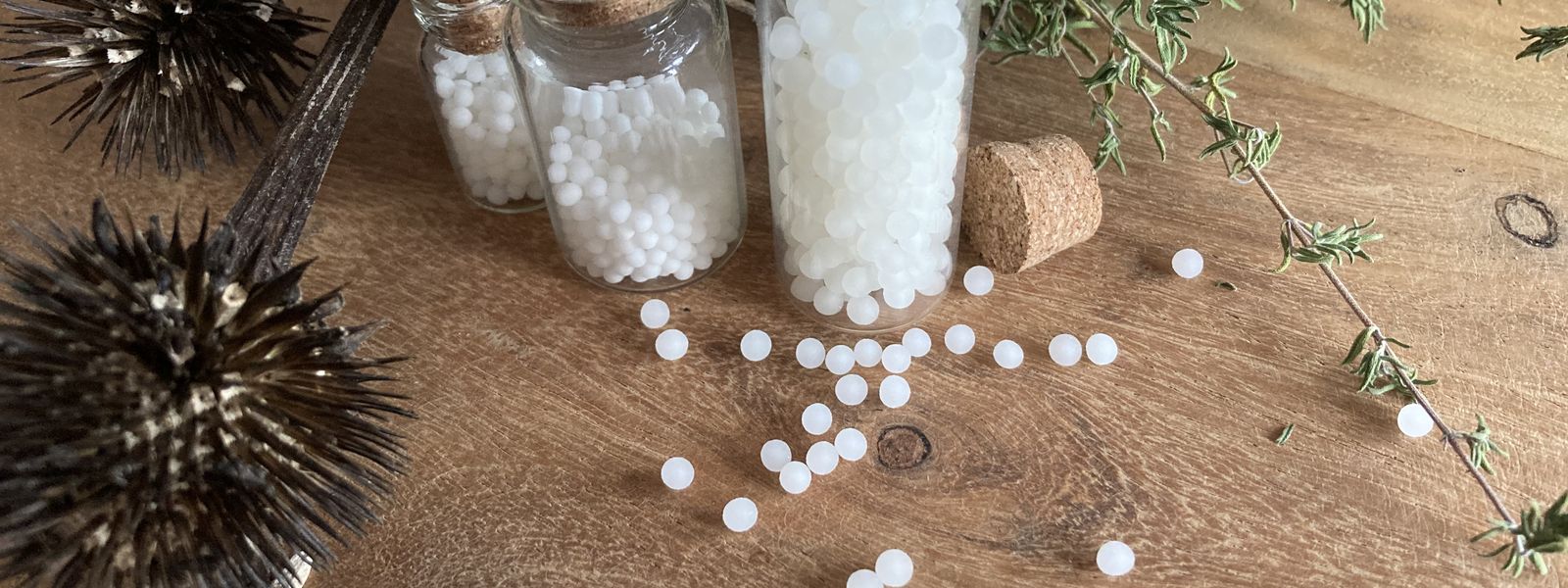 Homöopathische Globuli und Fläschchen
